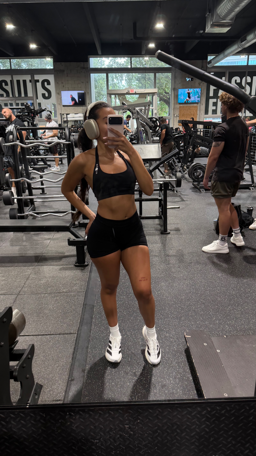 Alicia in a black workout outfit at the gym